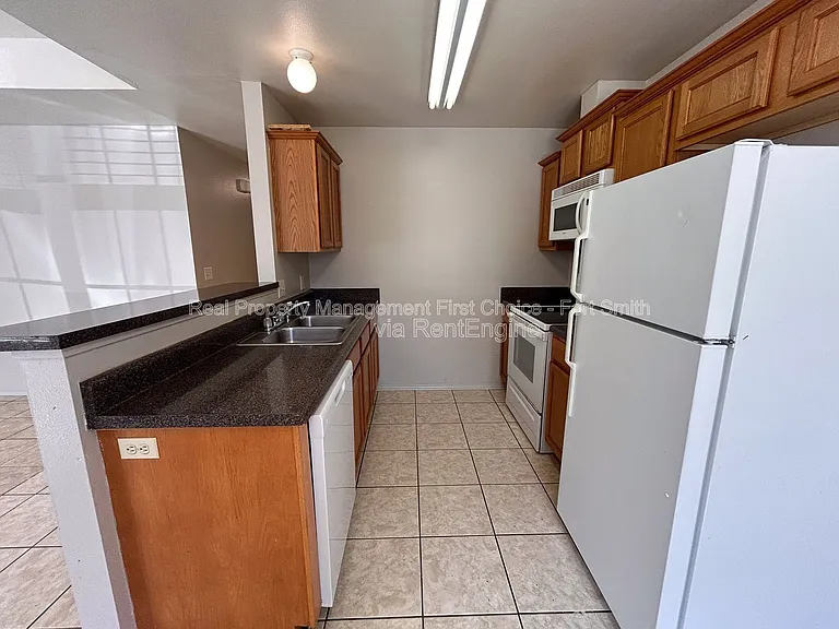 1439 Brazil St — Photo 5