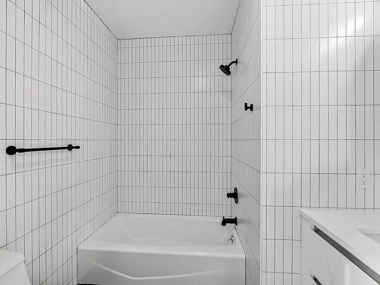 284 Suydam St #3R — Photo 2