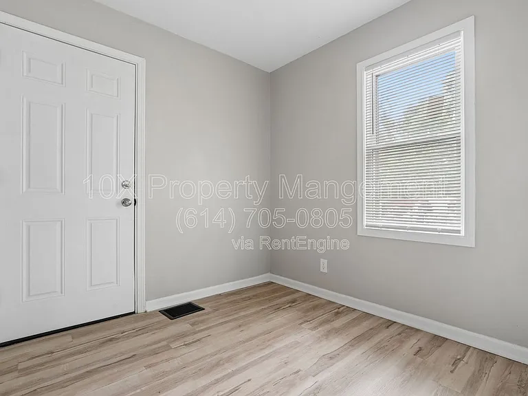 782 Whitethorne Ave — Photo 7