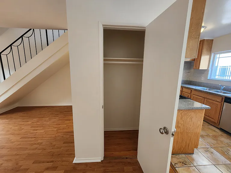 1141 Irving Ave #3 — Photo 8