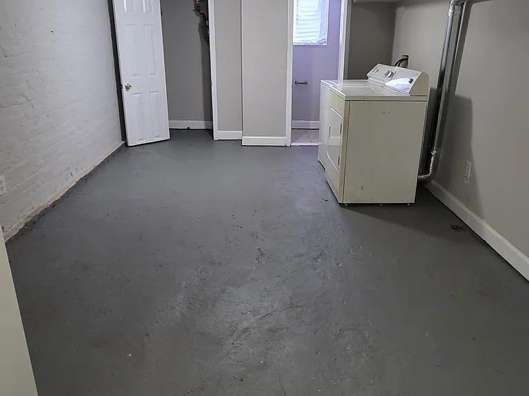2415 Jefferson St — Photo 9