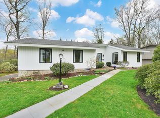 8 Ranger Ln, West Hartford, CT 06117