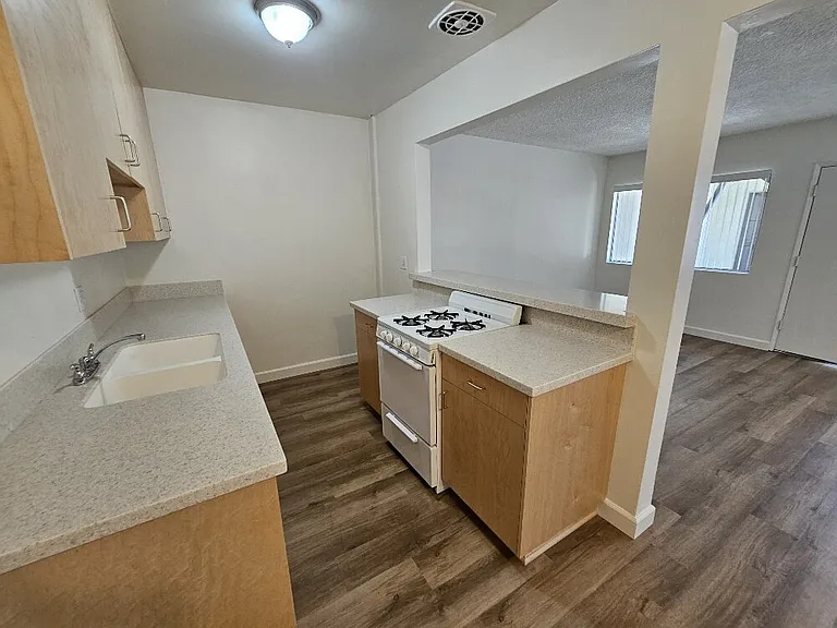 12522 Paramount Blvd #6 — Photo 23