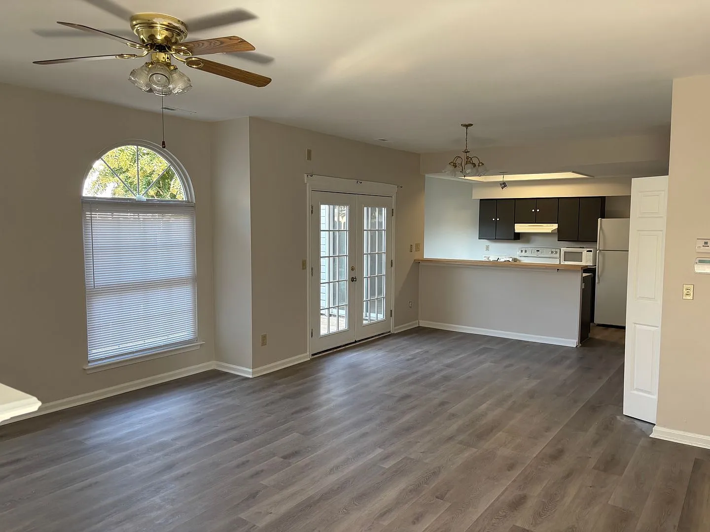3 bedroom 2.5 bath townhouse in Virginia Beach — Photo 4