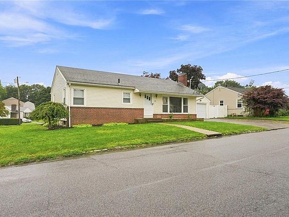 3rd image of 36 Brookfield Dr