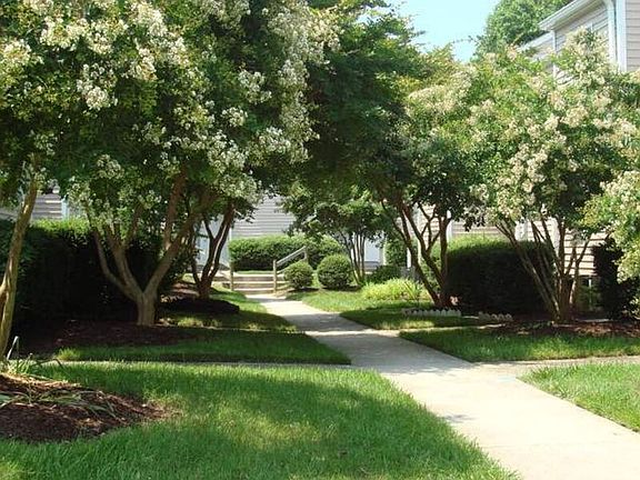 3rd image of 3847 Staffordshire Ln