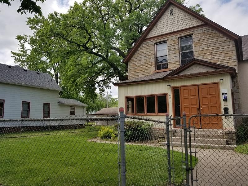 1st image of 621 7th Ave S #1