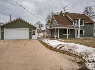 215 E Alfred St, Weyauwega, WI 54983