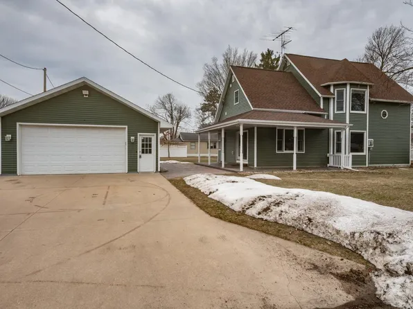 215 E Alfred St, Weyauwega, WI 54983