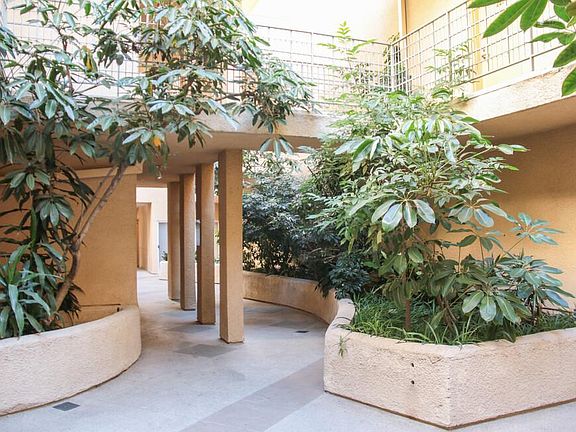Laurel Vista North Courtyard