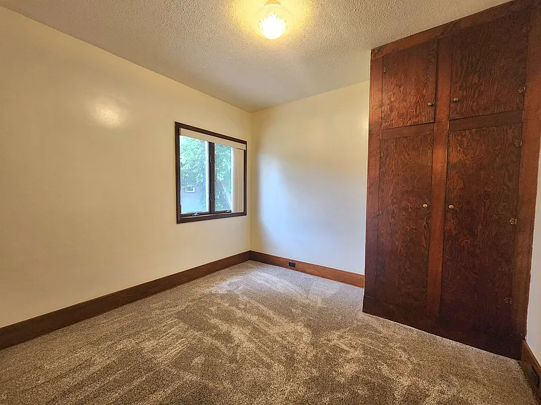 203 E Hines St — Photo 9