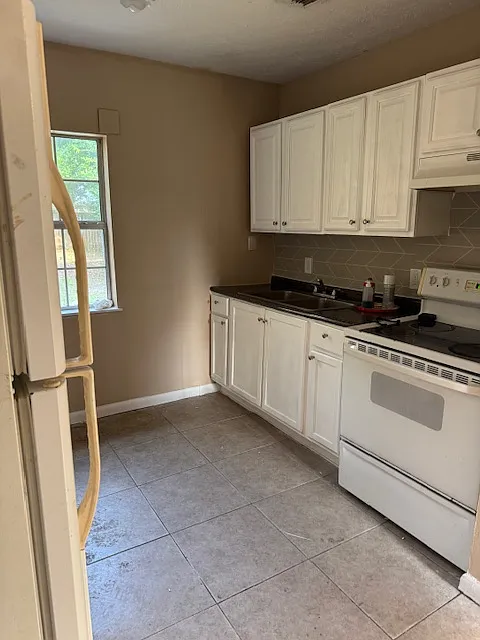 3 bed, 1072 sqft, $1,700 — Photo 3