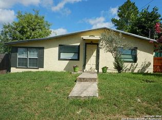 909 Block St, Floresville, TX 78114