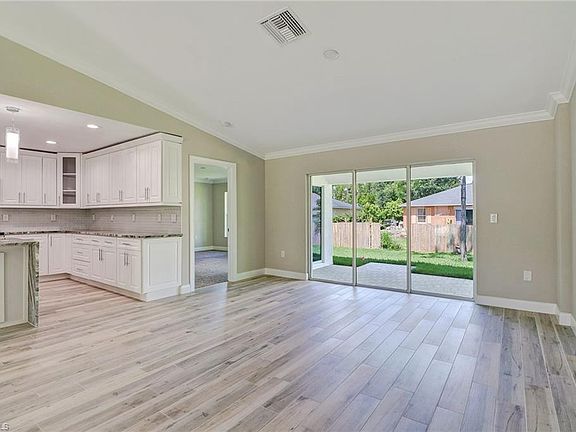 3rd image of 1025 Alfreda Ave