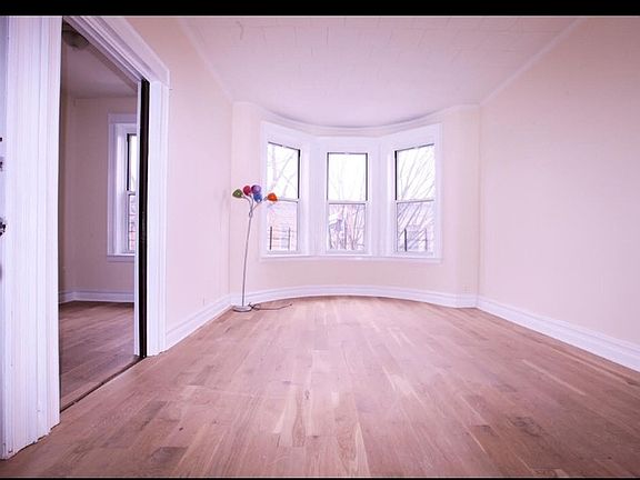 2nd image of 60 65 68 Ave #02