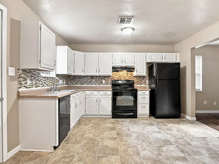 4705 S Hudson Ave — Photo 19