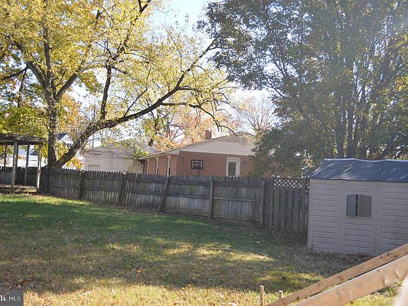 5th image of 301 Whitman Ct