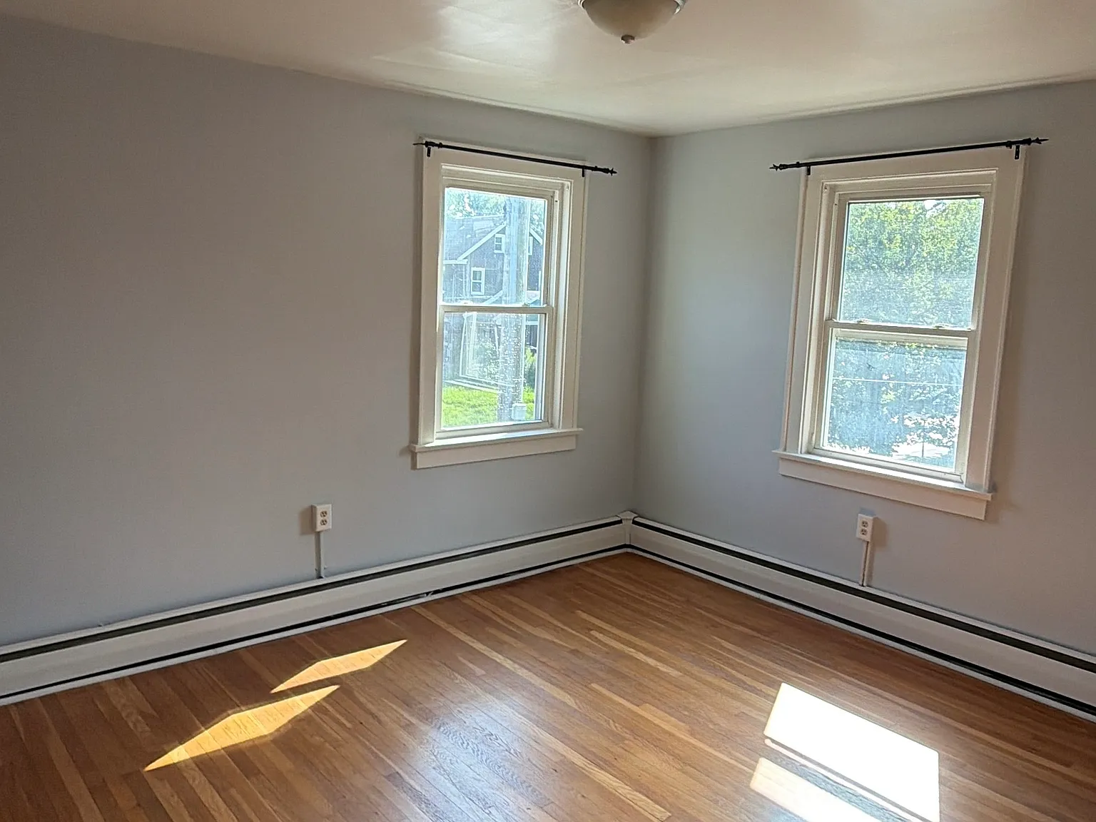 3 bed, 1400 sqft, $1,400 — Photo 4