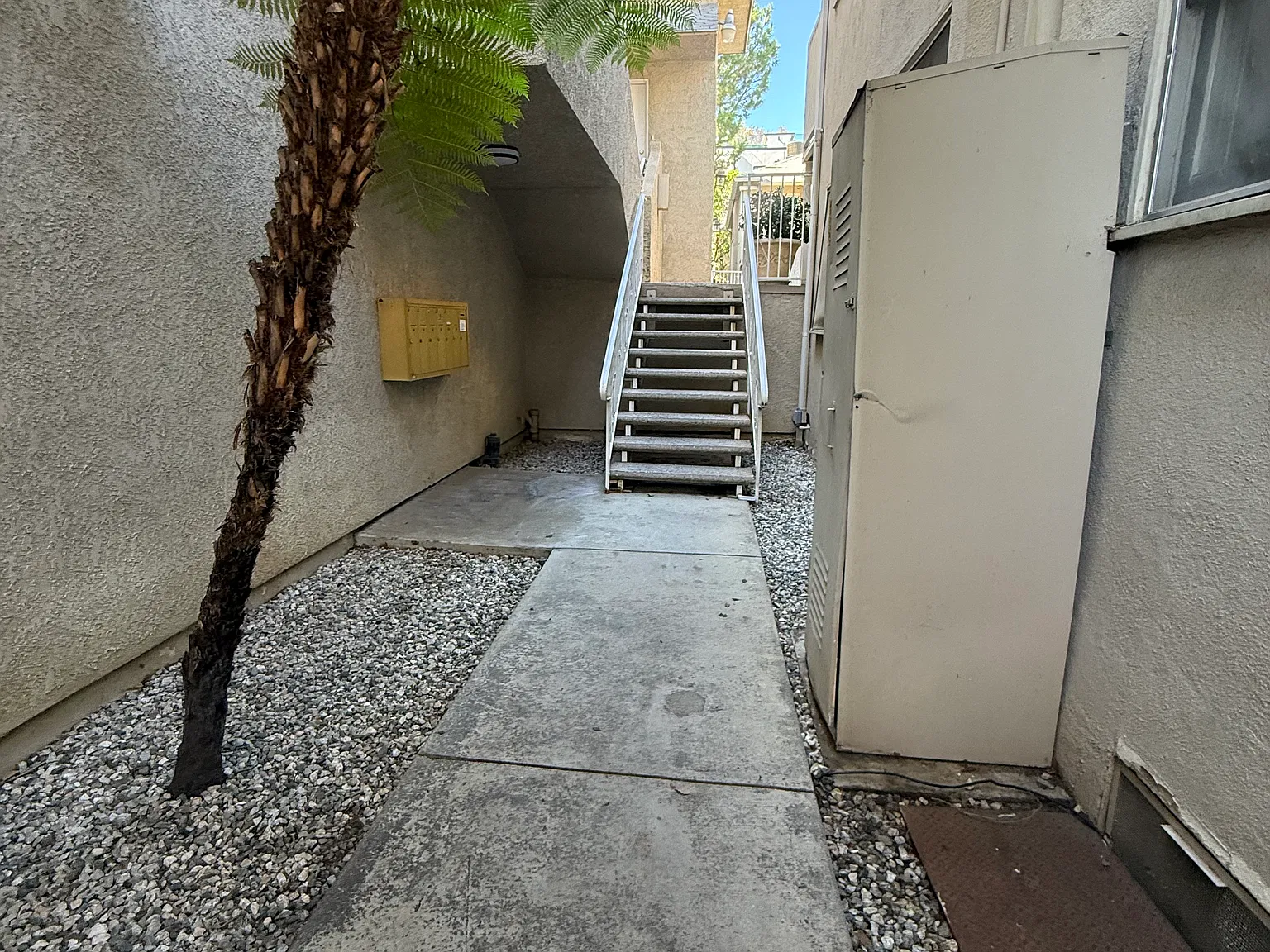 2 bed, 1100 sqft, $3,450 — Photo 2