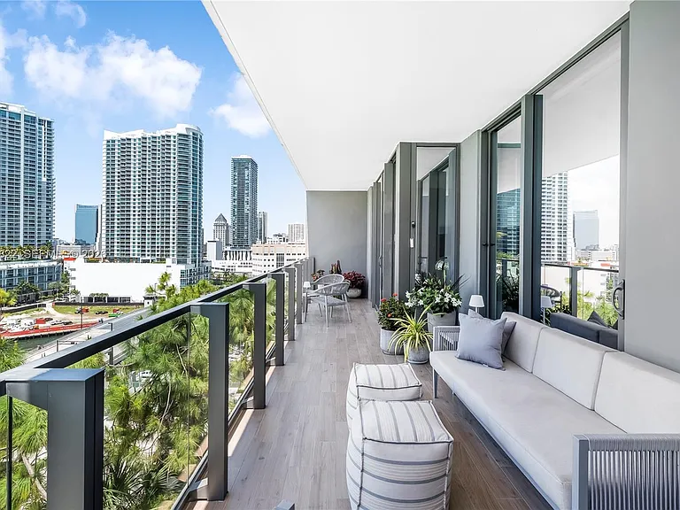 68 SE 6th St #810 — Photo 15