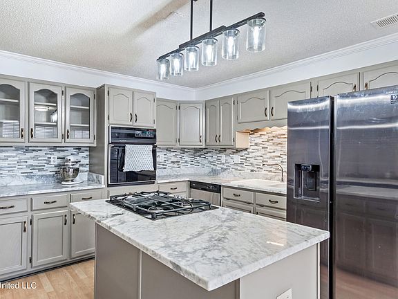 2nd image of 4198 Bienville Rd