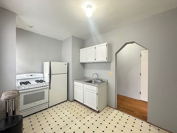 2nd image of 1212 W Thorndale Ave Suite 7