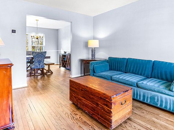5th image of 276 Shakespeare Dr