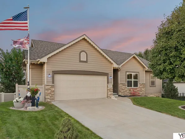 2210 Kara Dr, Papillion, NE 68133