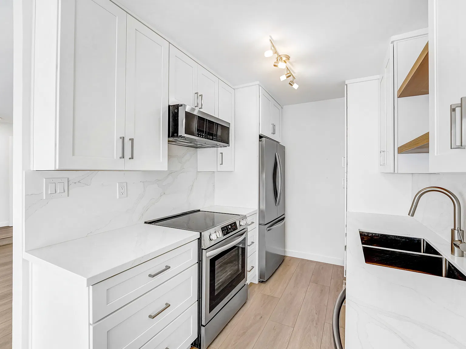 2 bed, 925 sqft, $3,895 — Photo 1