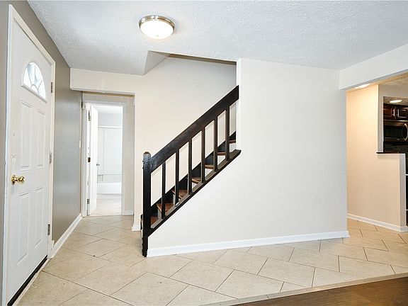 4th image of 532 Chaparral Dr