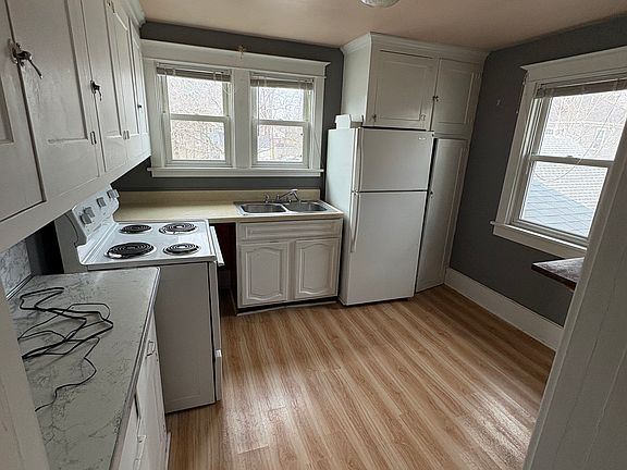 2nd image of 21 Oakwood Pl
