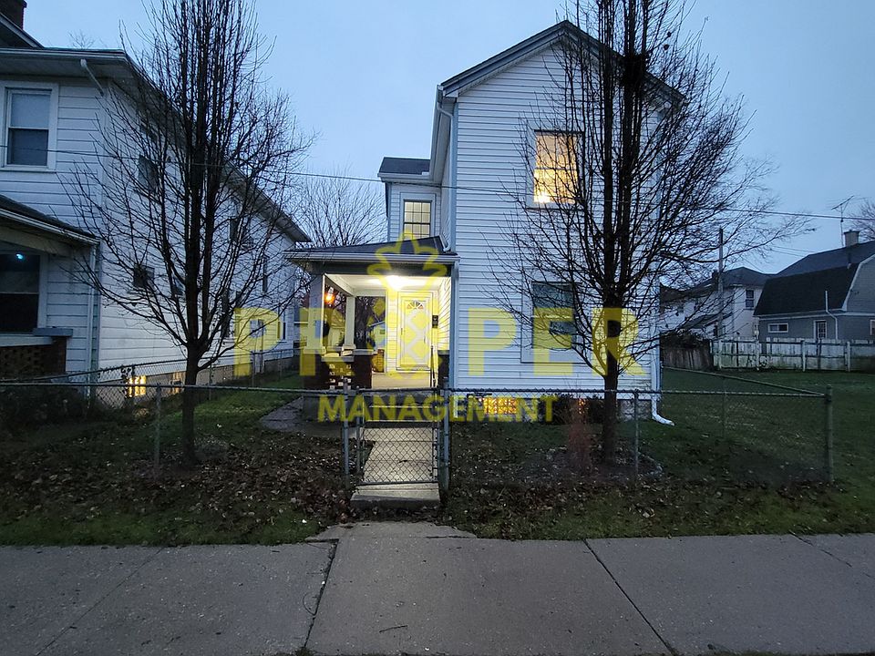 1st image of 3212 E 4th St