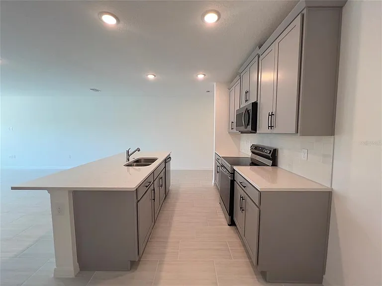 490 Thompson Village Ave — Photo 6