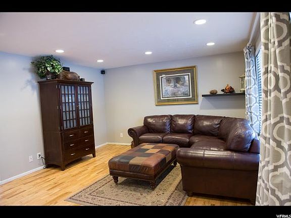 3rd image of 2064 E Castle Hille Ave