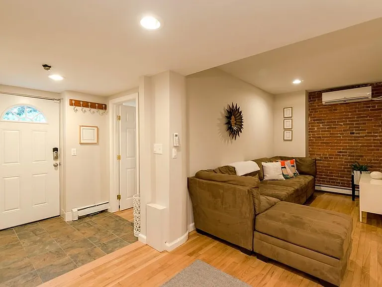 390 Riverway #1 — Photo 3