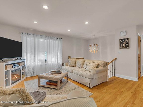 5th image of 2 Southgate Dr