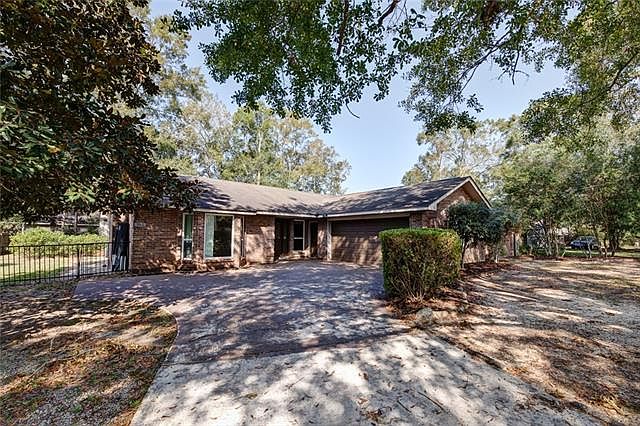1st image of 301 Edgewood Dr