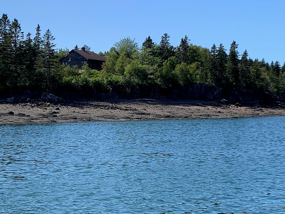 2nd image of 957 N Lubec Rd