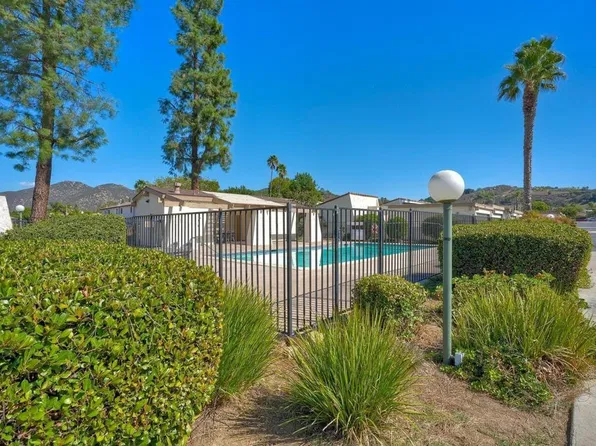 2855 Wanek Rd Unit J, Escondido, CA 92027