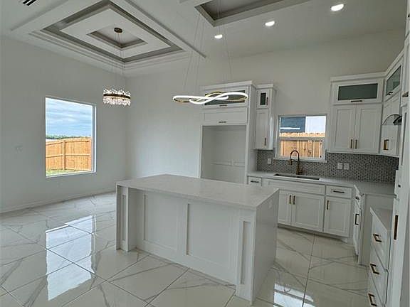 3rd image of 1101 E Costa Del Sol Ave
