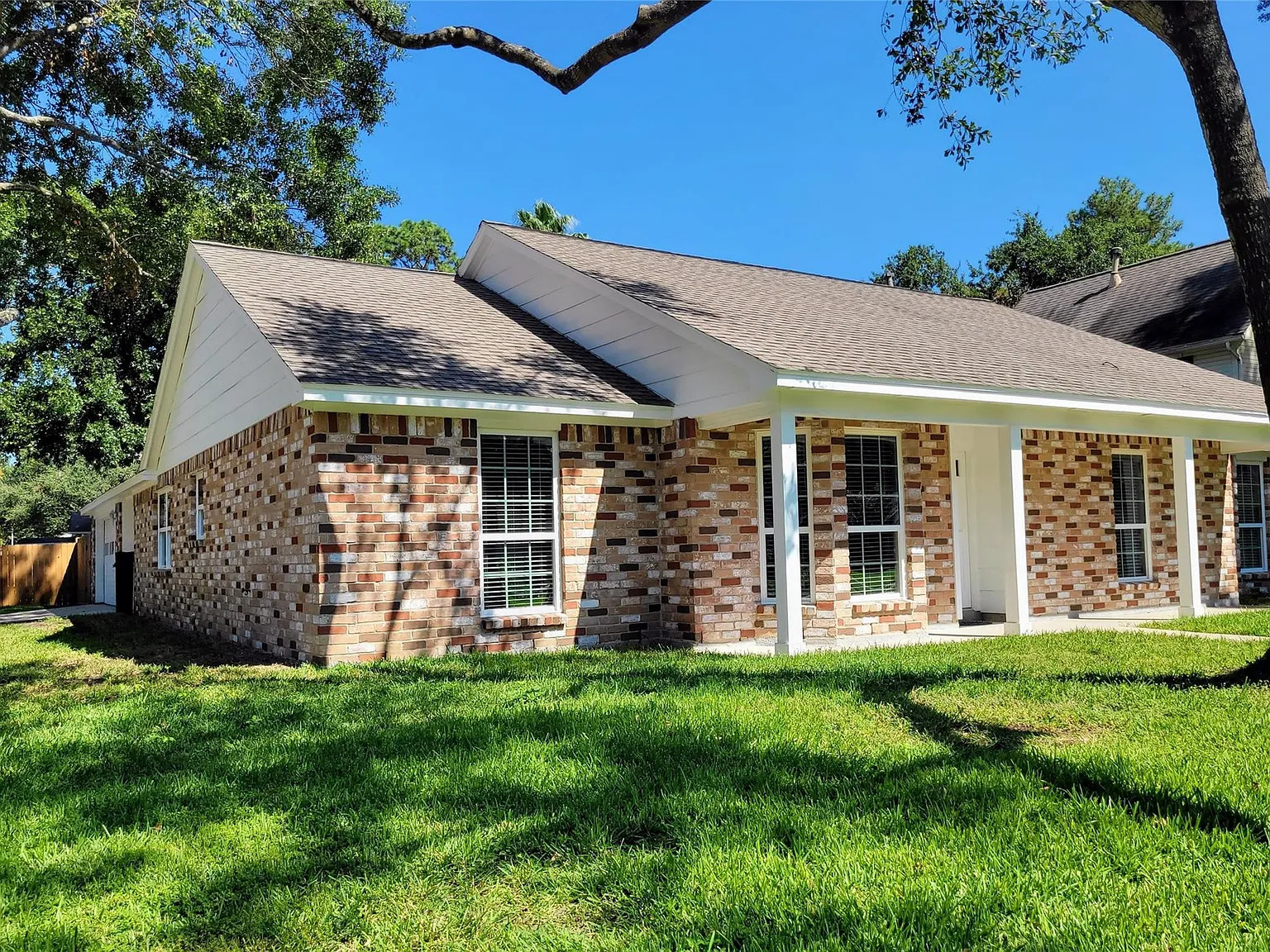 3 bed, 2.0 bath, 2003 sqft, $2,200 — Photo 4