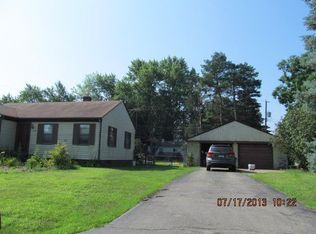 4721 Maycrest Dr, Waterford, MI 48328