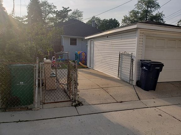 3rd image of 1116 S Taylor Ave
