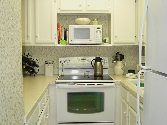 4th image of 87 N Collier Blvd APT L3