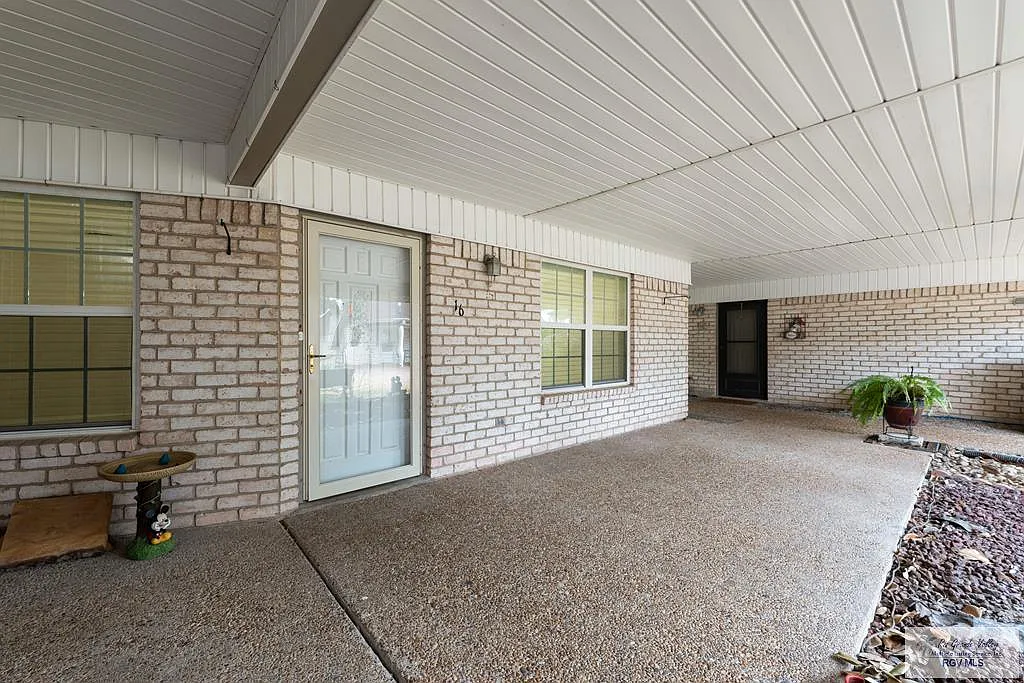 2 bed, 1.0 bath, 1237 sqft, $1,200 — Photo 2