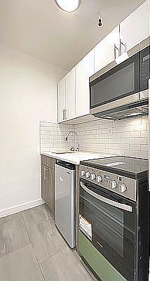 2nd image of 209 7th Ave #2R