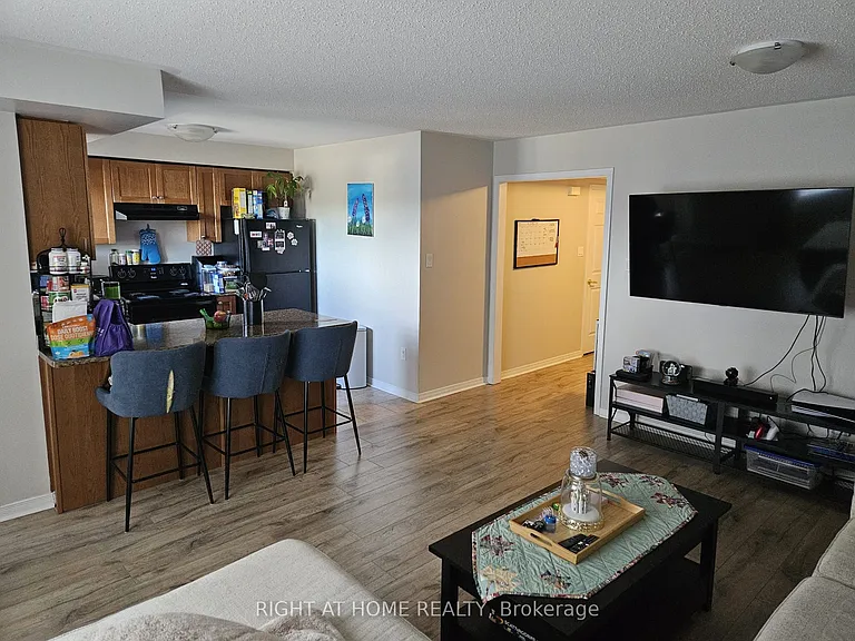178 Kingston Rd W — Photo 8