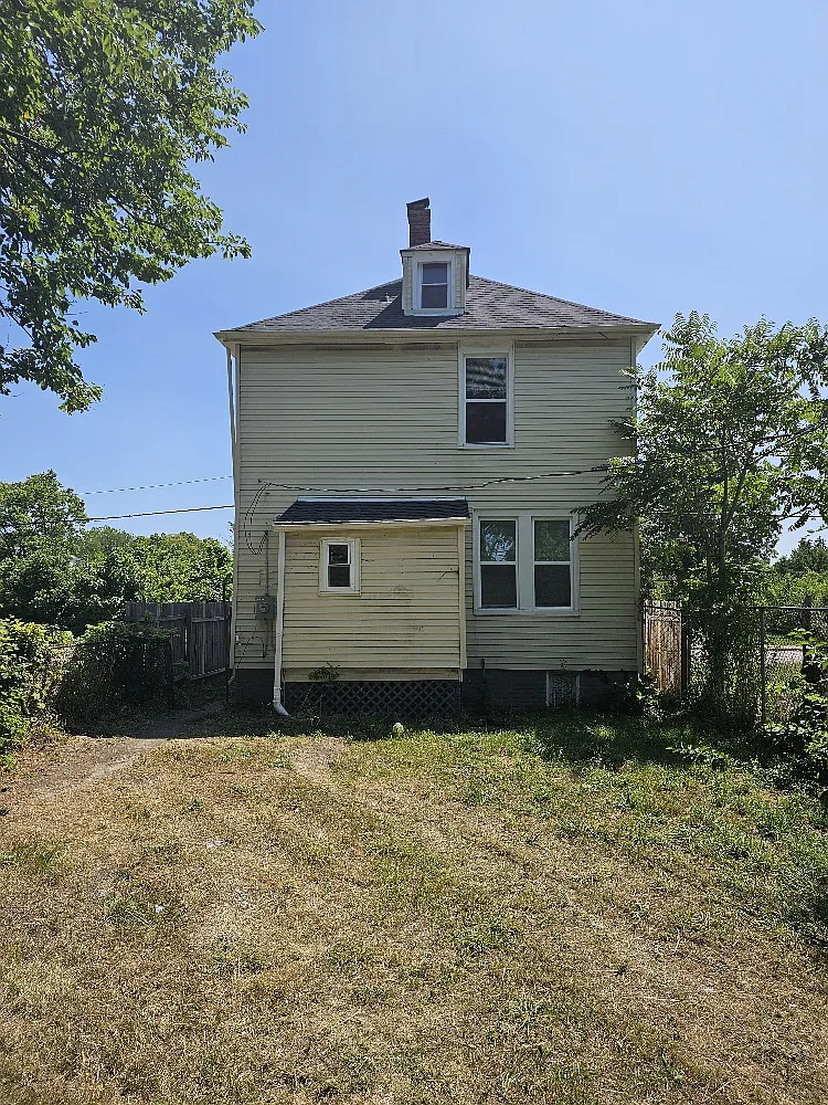 3 bed, 1272 sqft, $1,250 — Photo 2