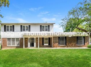 101 Windcliffe Dr, Ballwin, MO 63021