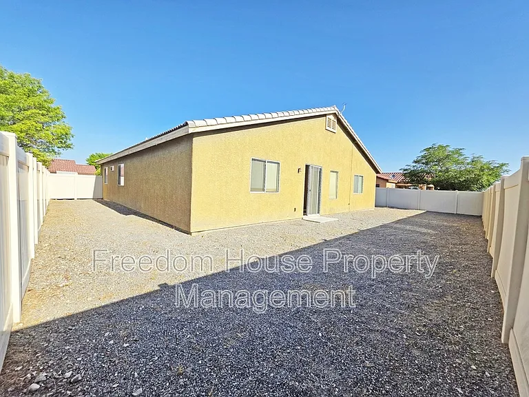 6451 Goodale St — Photo 46